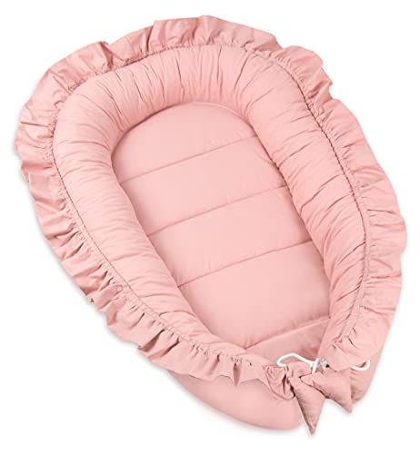 PIMKO Babynest mit rüschen Babynestchen für Baby Kuschelnest Babykokon für Säuglinge und Neugeborene 100% Baumwolle Nestchen für Zuhause 55 x 90 cm (Rosa)