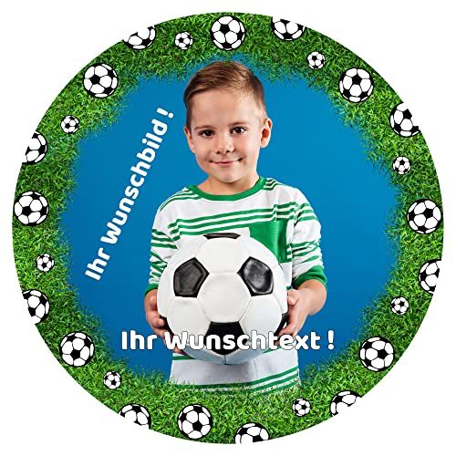 J&M DECO Personalisiert Tortenaufleger PREMIUM Fußballfeld Fußball Fussball Motiv Essbare Wunschfoto und Wunschtext-selbst gestalten Fondant Rund Ø20CM