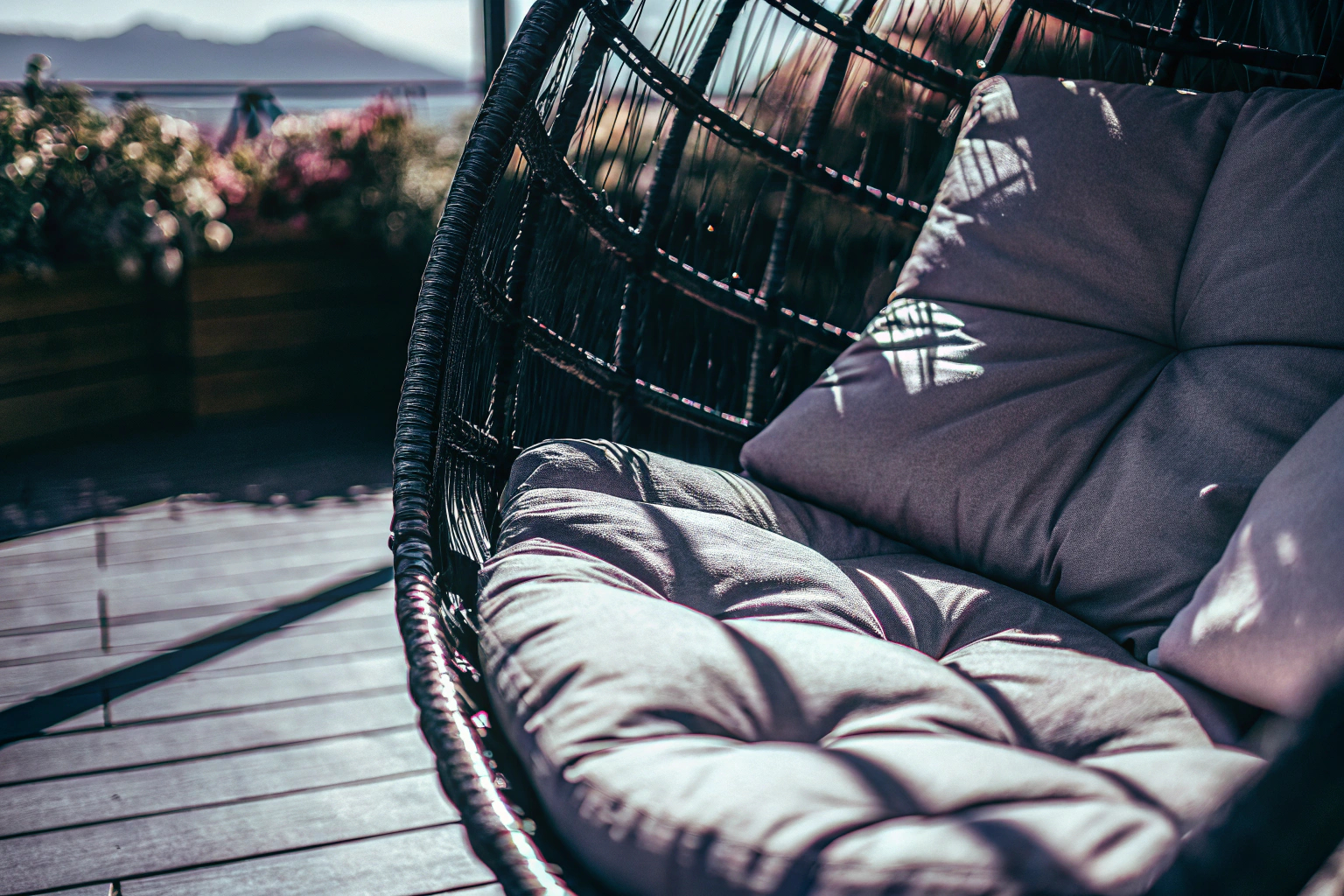 Hängesessel auf der Terrasse