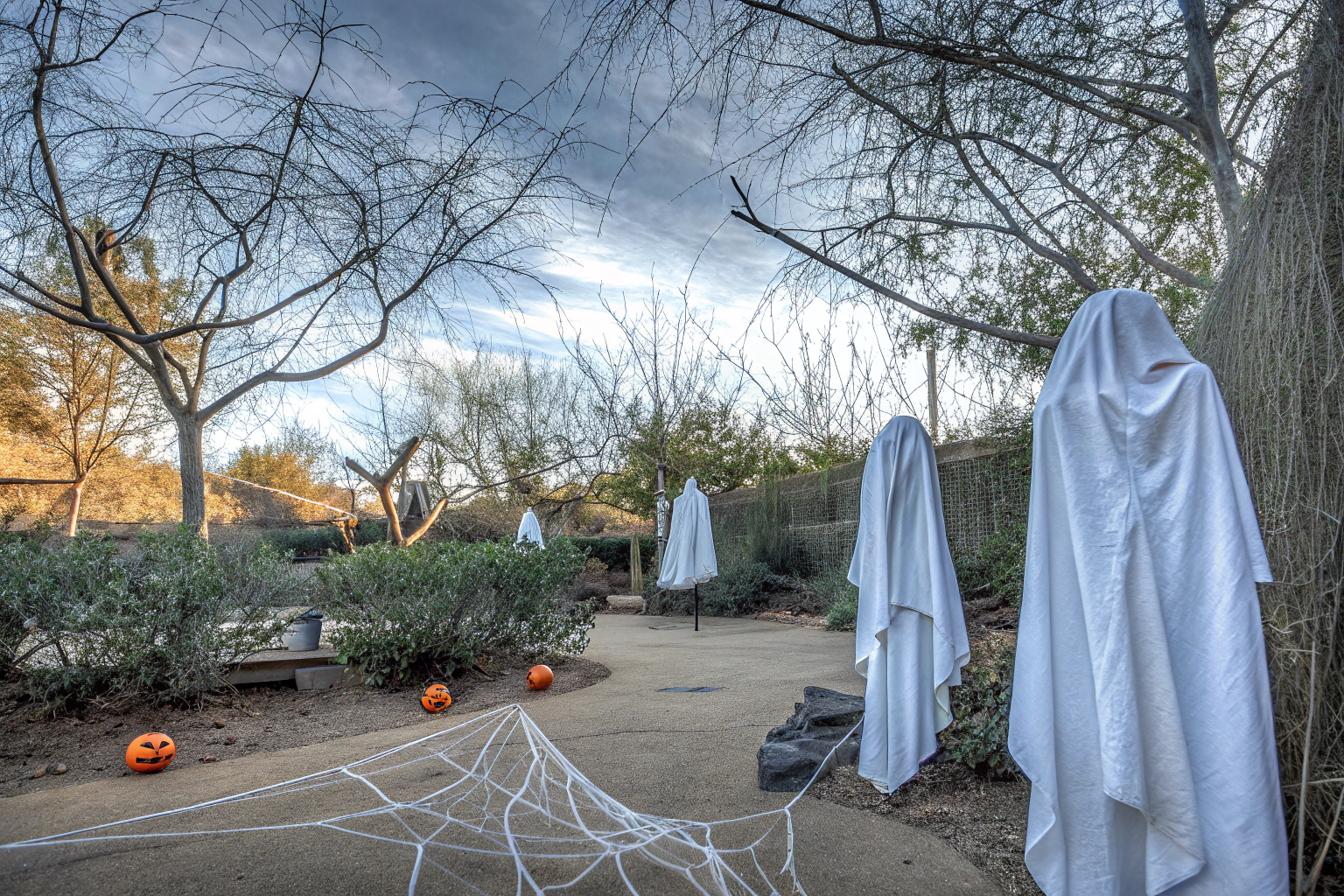 Halloween-Dekoration im Garten